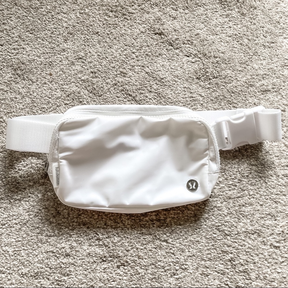 NWOT Lululemon Everywhere Belt Bag